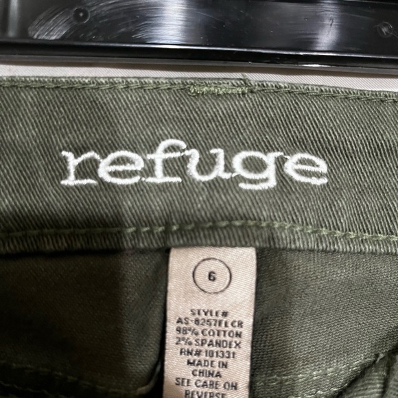 Refuge Shorts - Picture 2 of 6